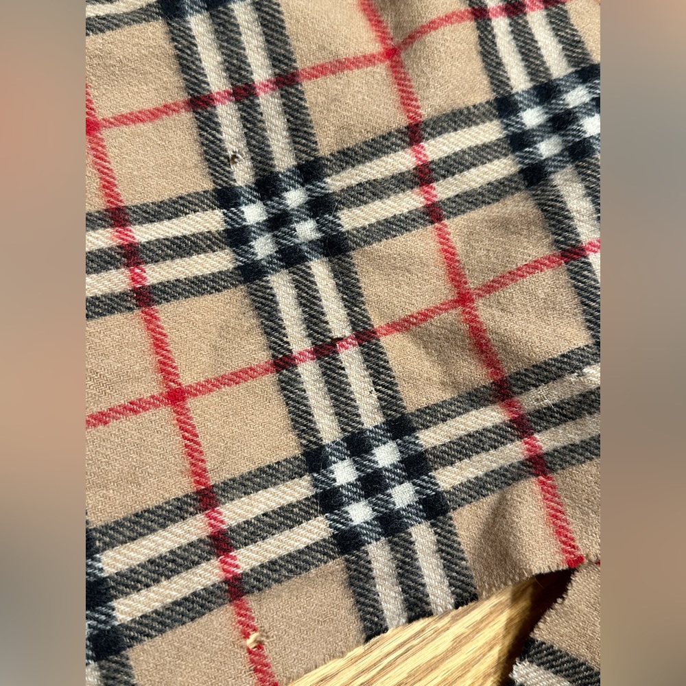 VINTAGE BURBERRY SCARF - Picture 4 of 5
